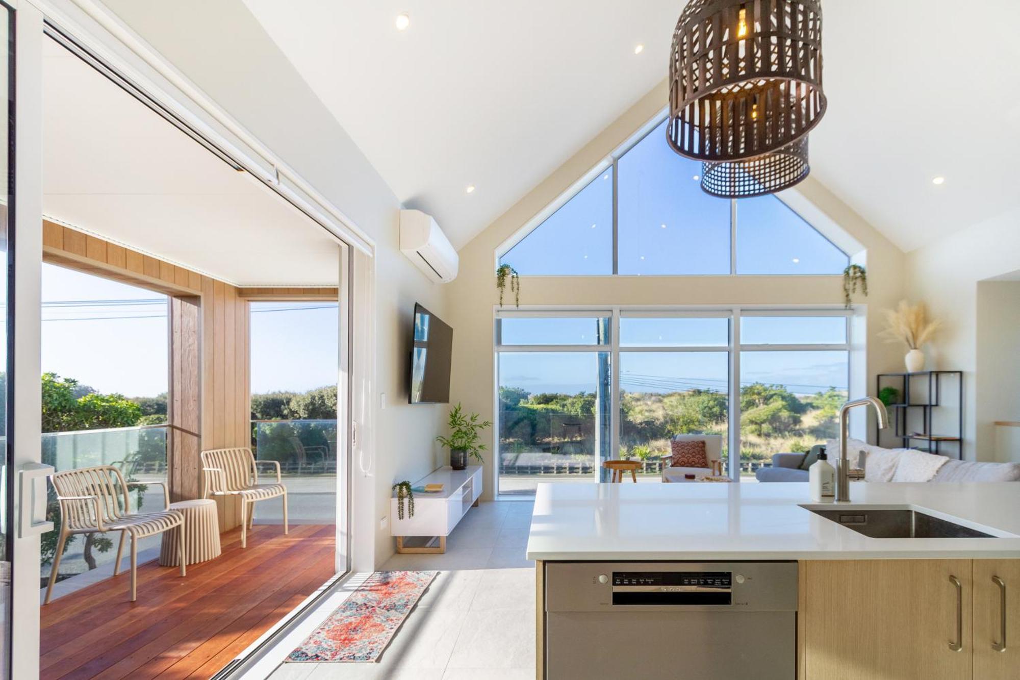 Luxury Beachside Living Elegant 3-Bedroom Haven Christchurch Exteriér fotografie