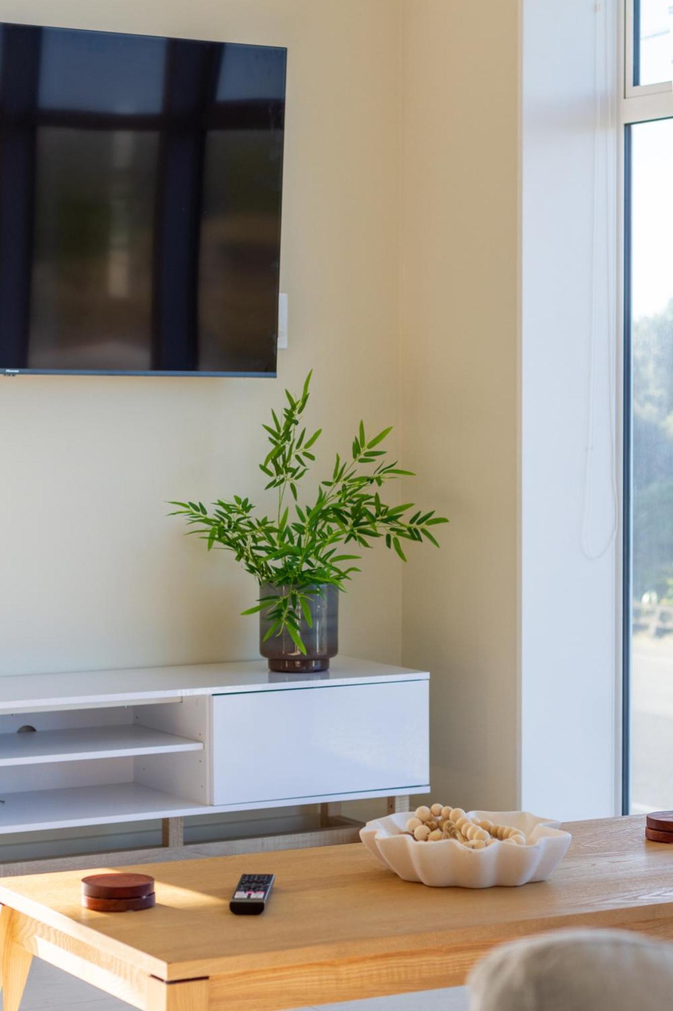 Luxury Beachside Living Elegant 3-Bedroom Haven Christchurch Exteriér fotografie