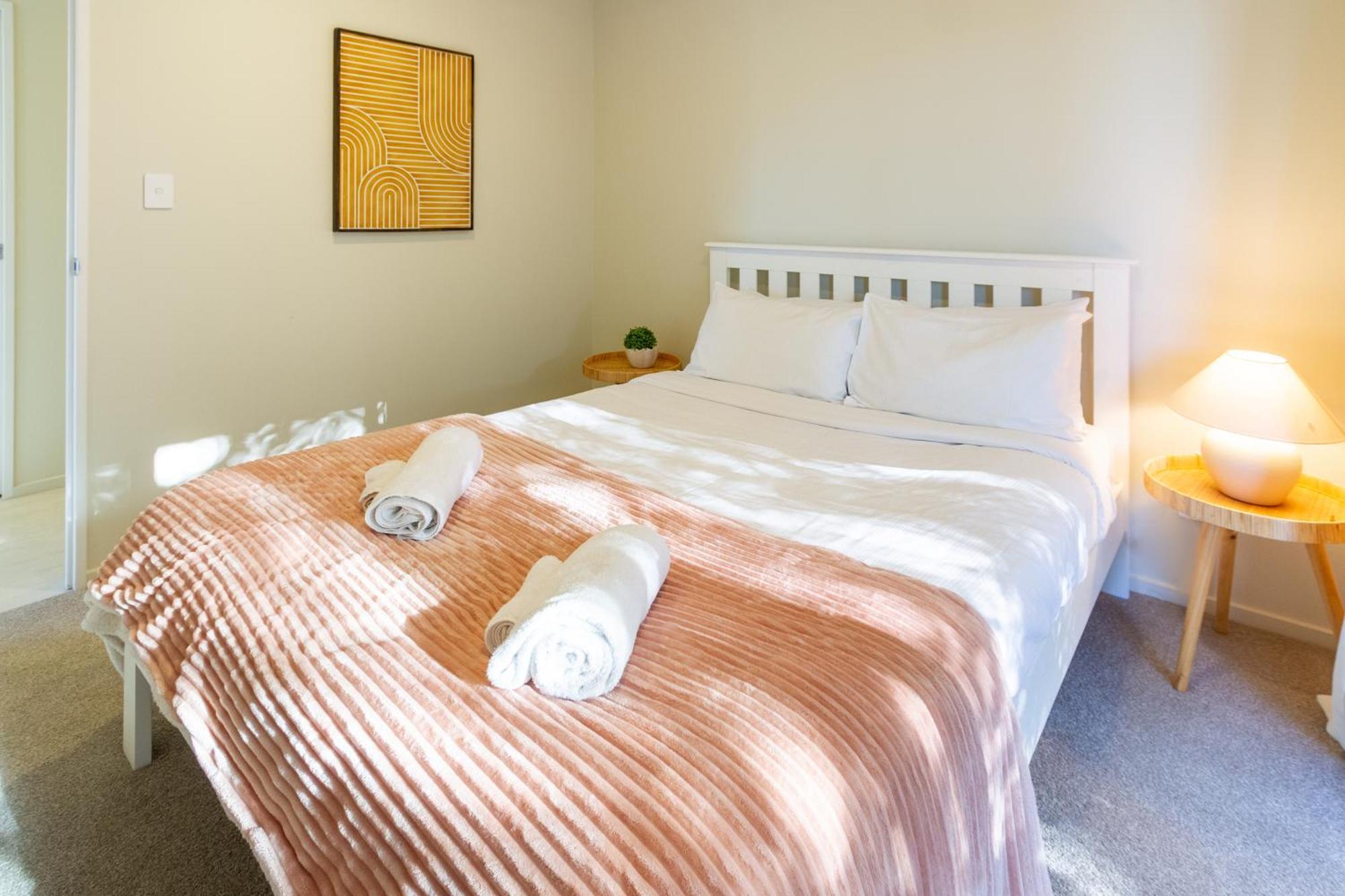 Luxury Beachside Living Elegant 3-Bedroom Haven Christchurch Exteriér fotografie
